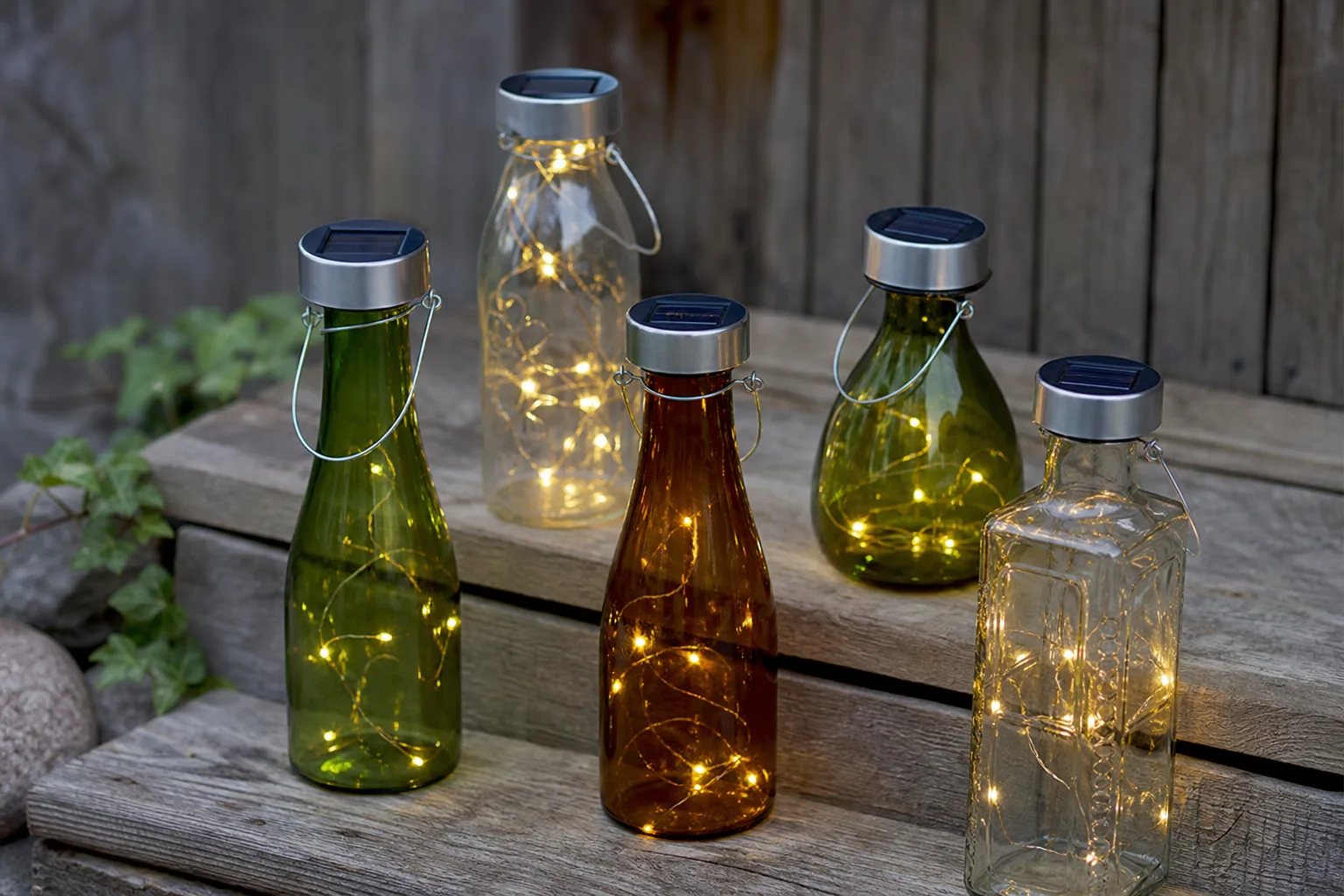 Solarlampe aus alten Flaschen upcyceln: Kreative DIY-Verwertung