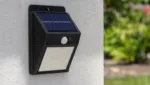 Solarlampen mit Bewegungsmelder einstellen: So funktioniert es