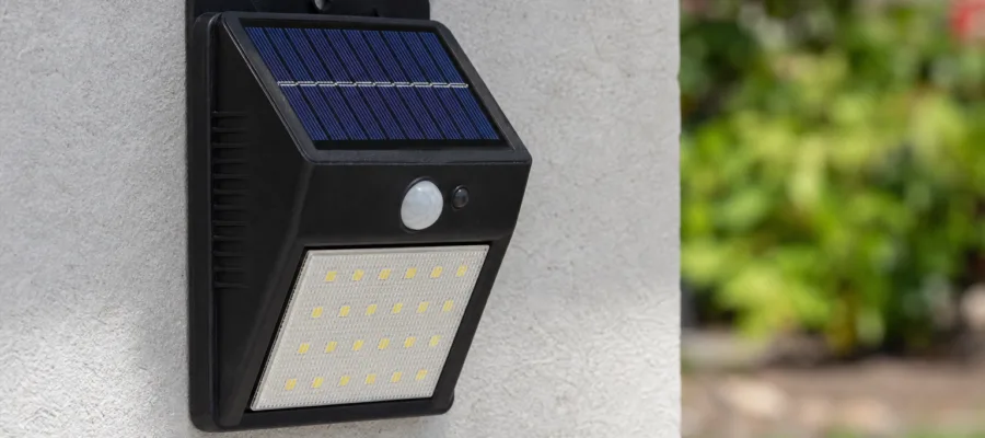 Solarlampen mit Bewegungsmelder einstellen: So funktioniert es